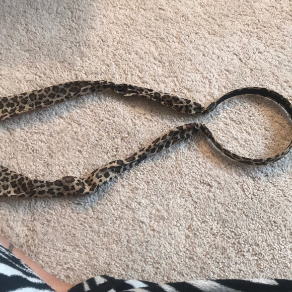 Cheetah headband with tip back - Picture 3 of 3